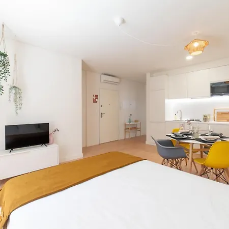 Monsanto Hill House - No. 565 R/c D * Lisbon